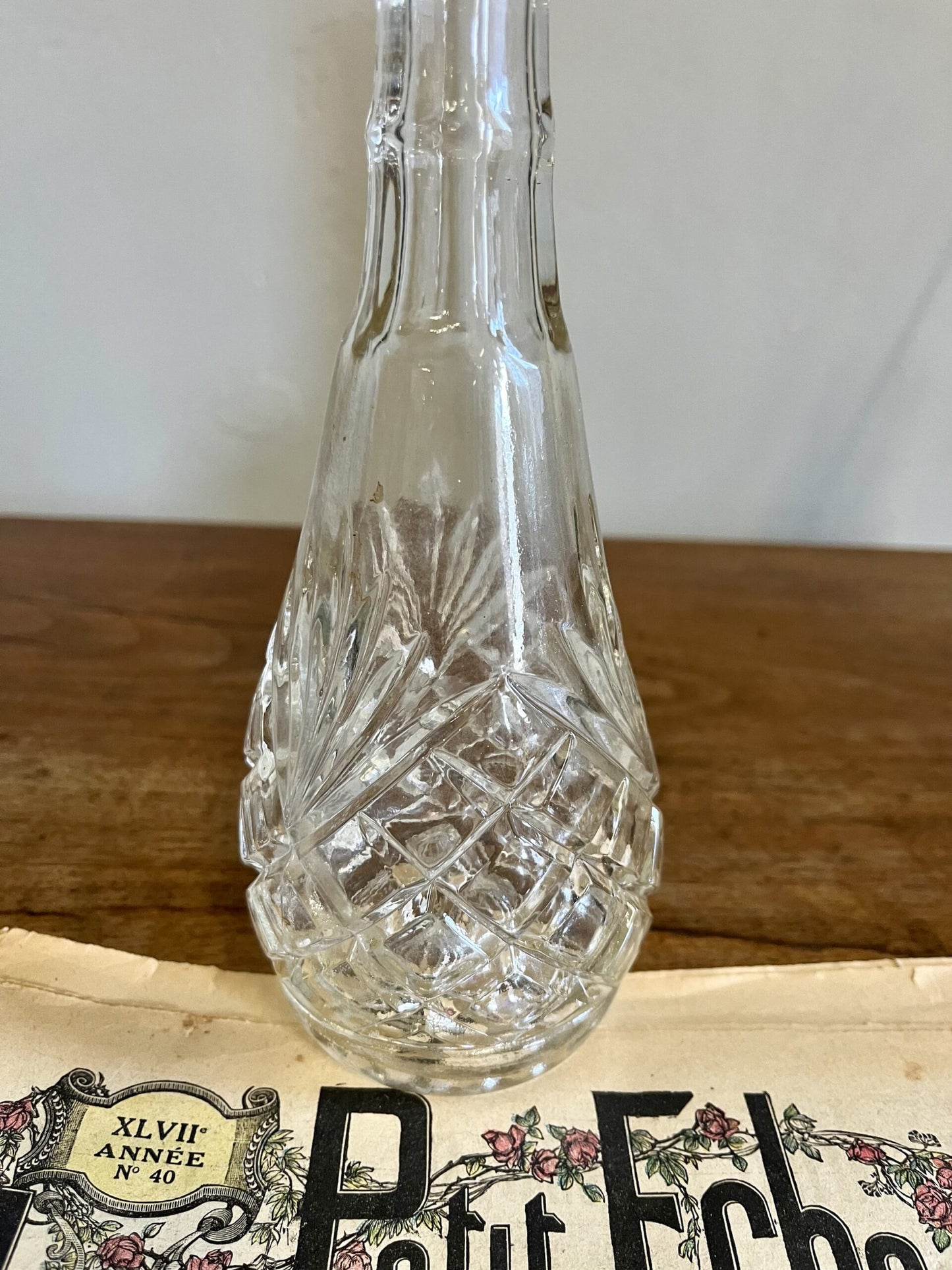 Bouteille en verre ciselé