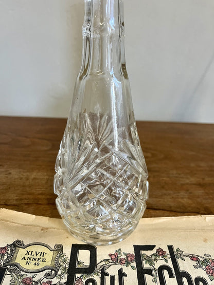 Bouteille en verre ciselé