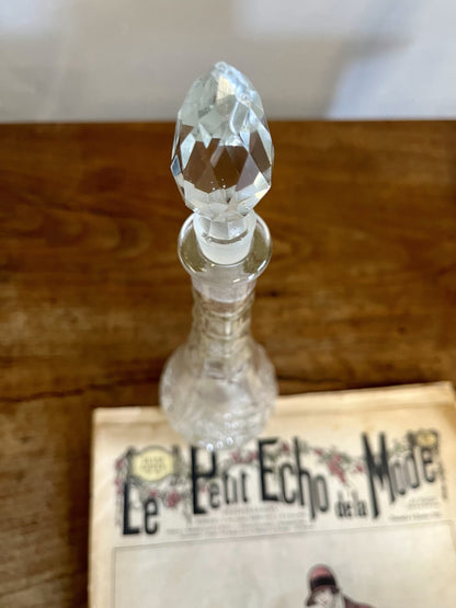 Bouteille en verre ciselé