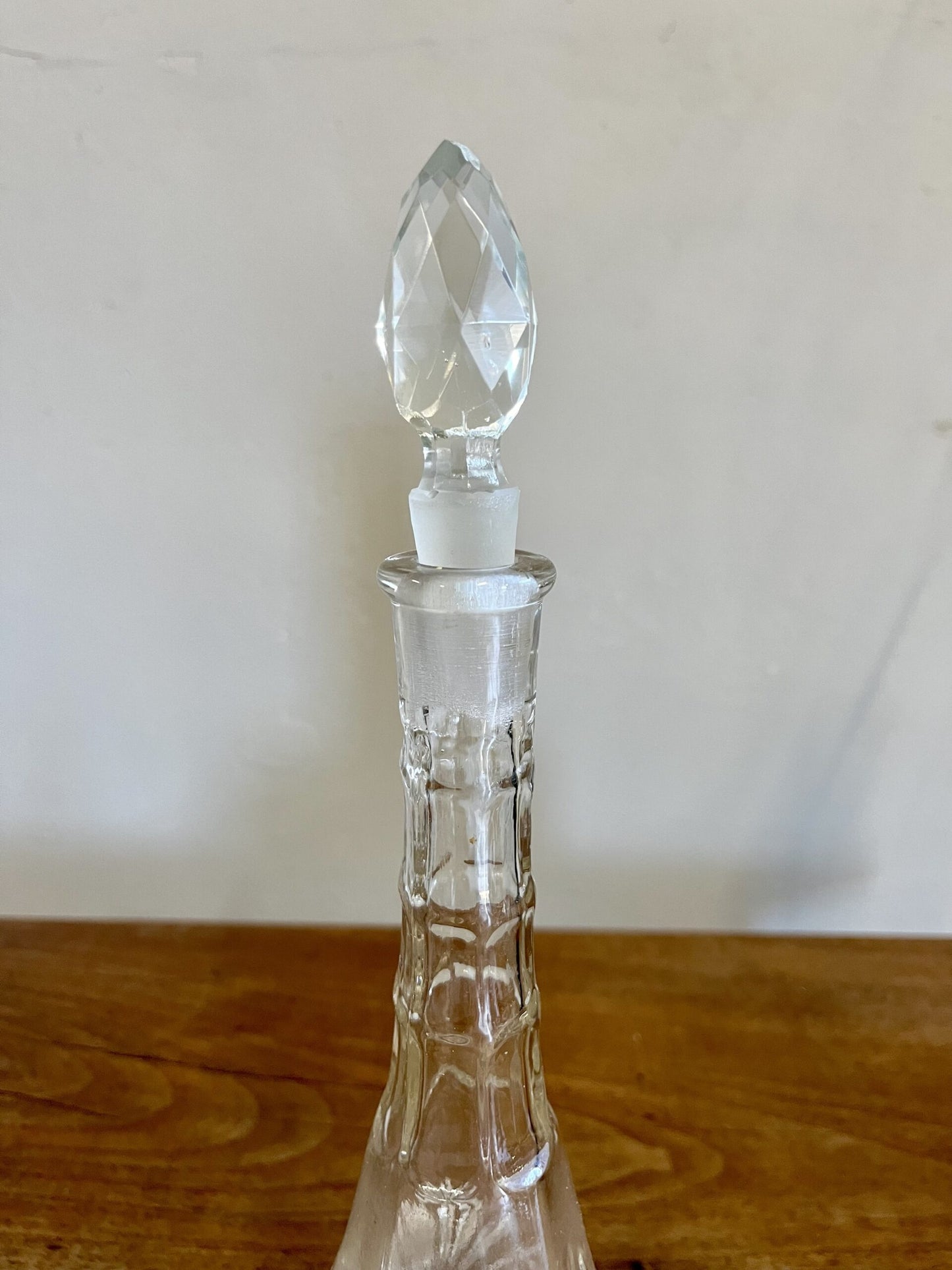 Bouteille en verre ciselé