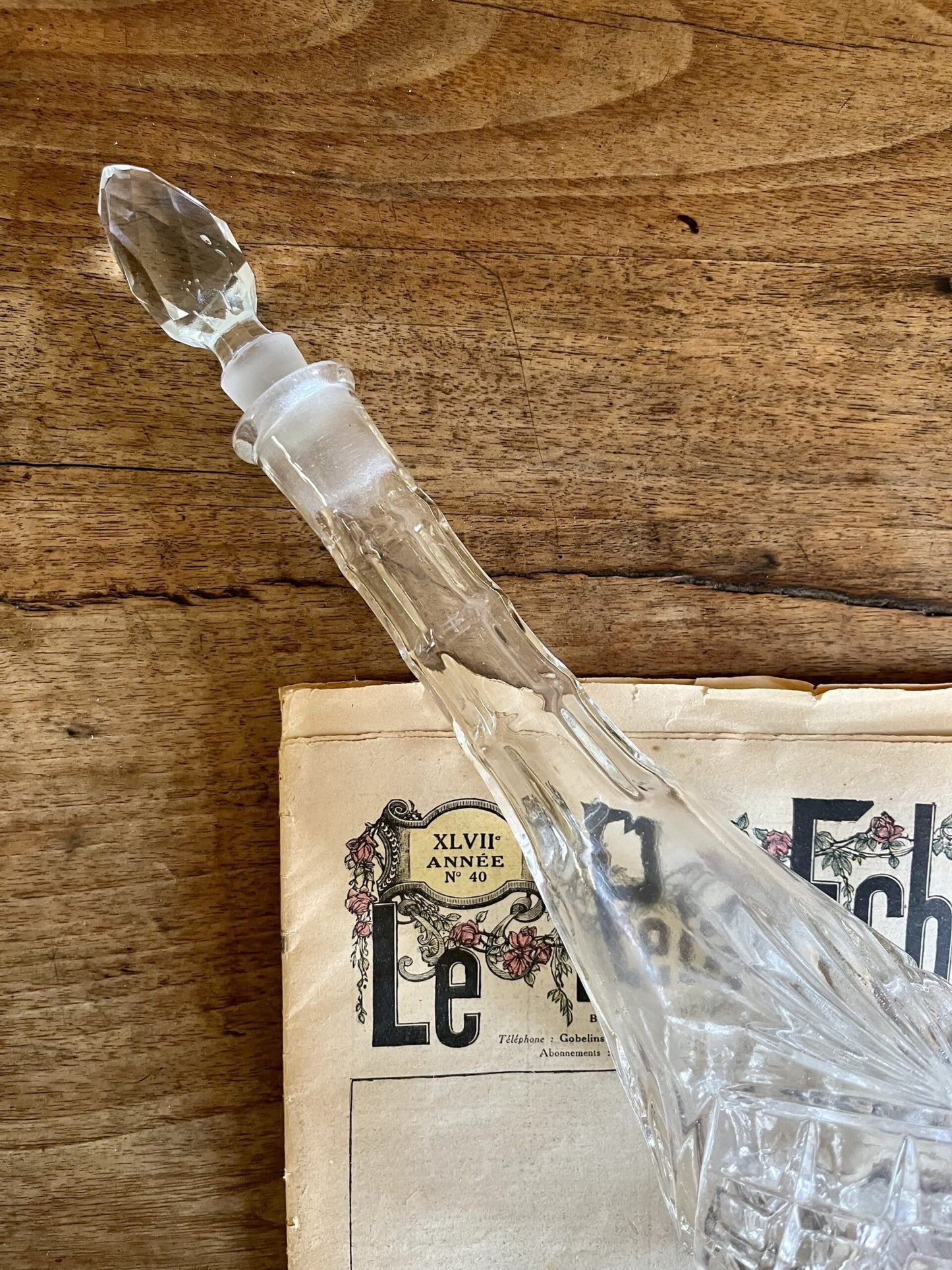 Bouteille en verre ciselé