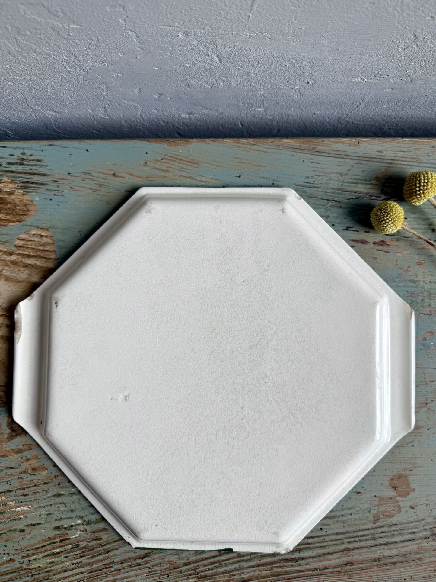Plat octogonal en faïence à décor fleuri vintage