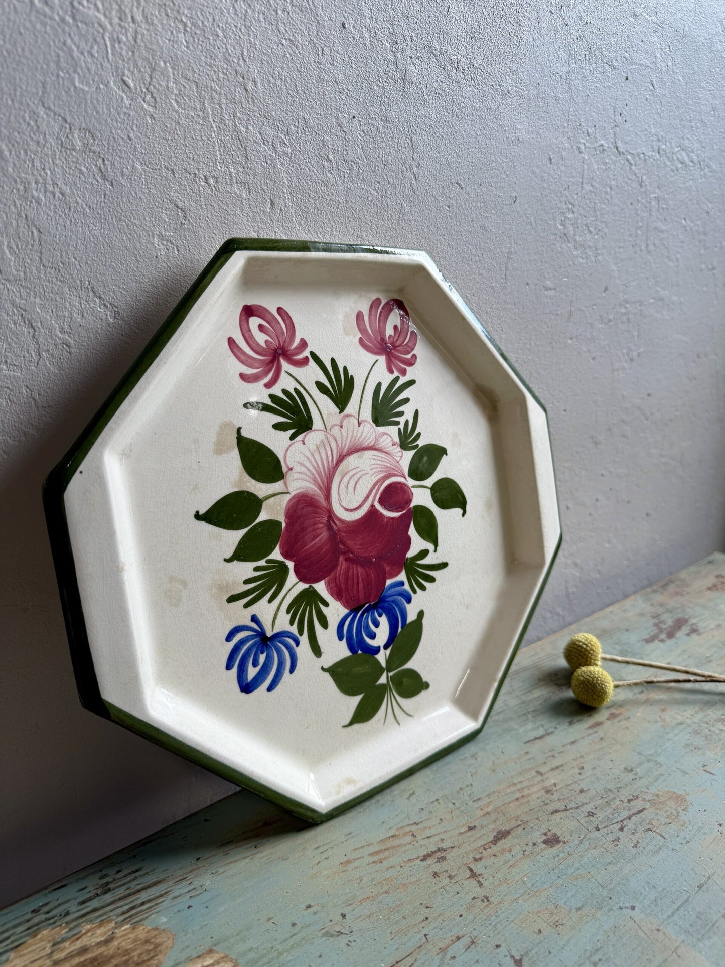 Plat octogonal en faïence à décor fleuri vintage