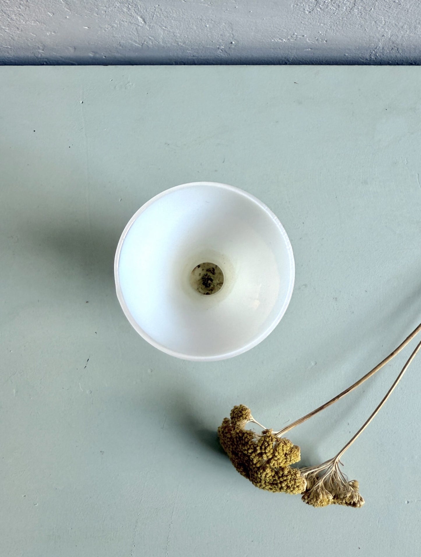 Vase soliflore en opaline blanc