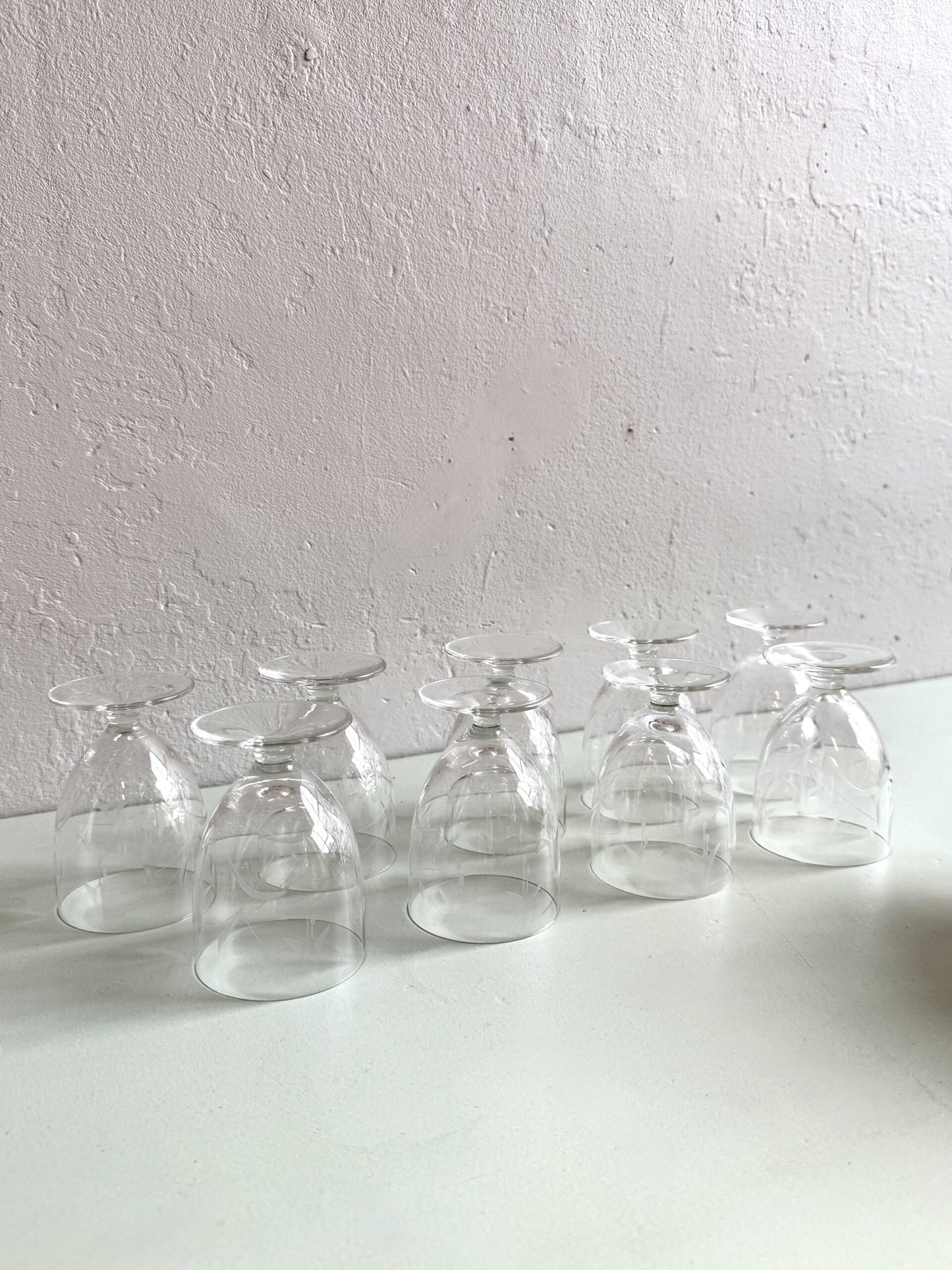 Lot de 9 verres gravés en cristal