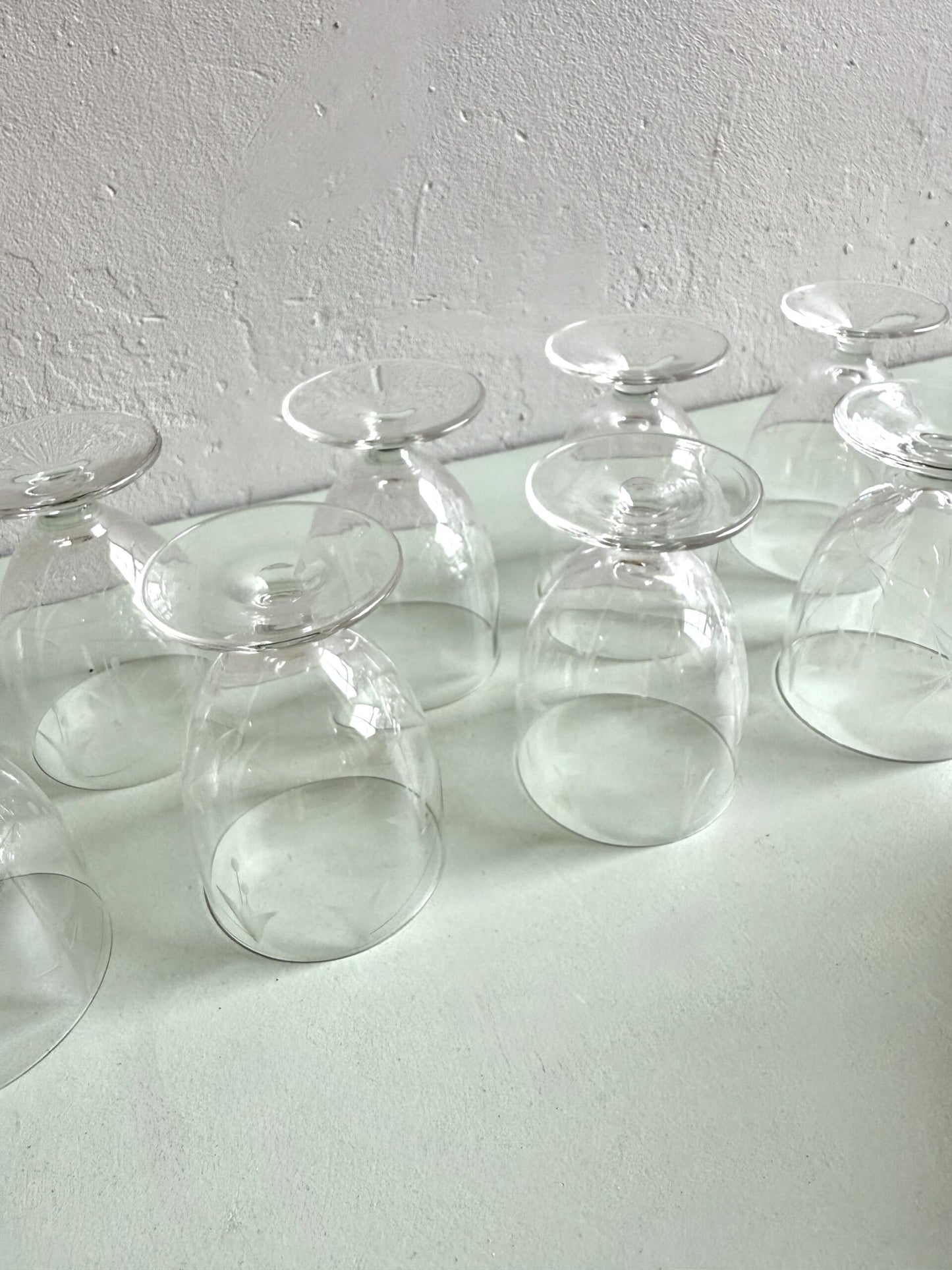 Lot de 9 verres gravés en cristal