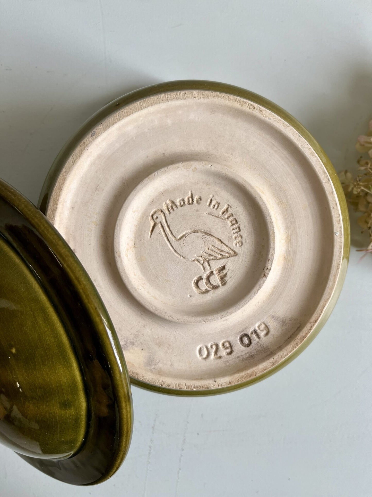 Terrine en grès olive