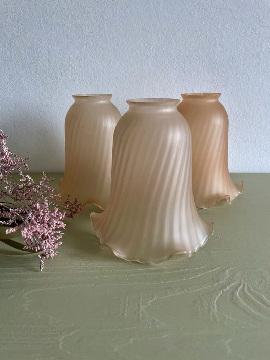 Tulipes en verre rosé - abat-jour vintage