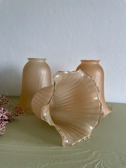 Tulipes en verre rosé - abat-jour vintage