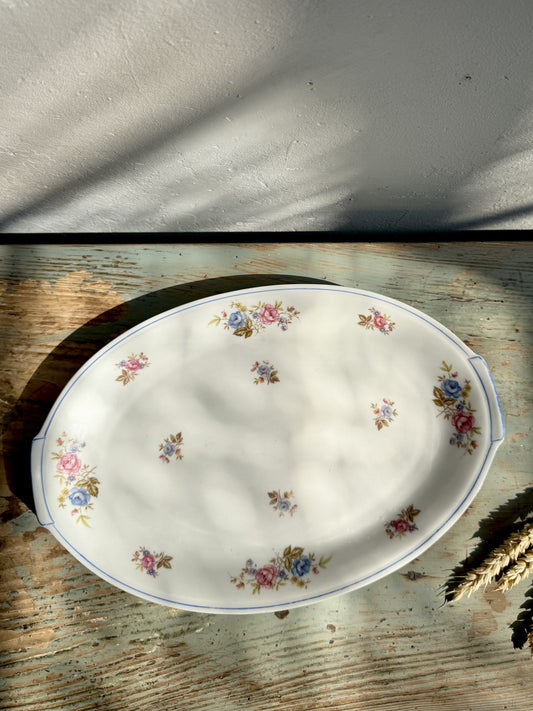 Plat ovale en porcelaine de Châtres-sur-Cher