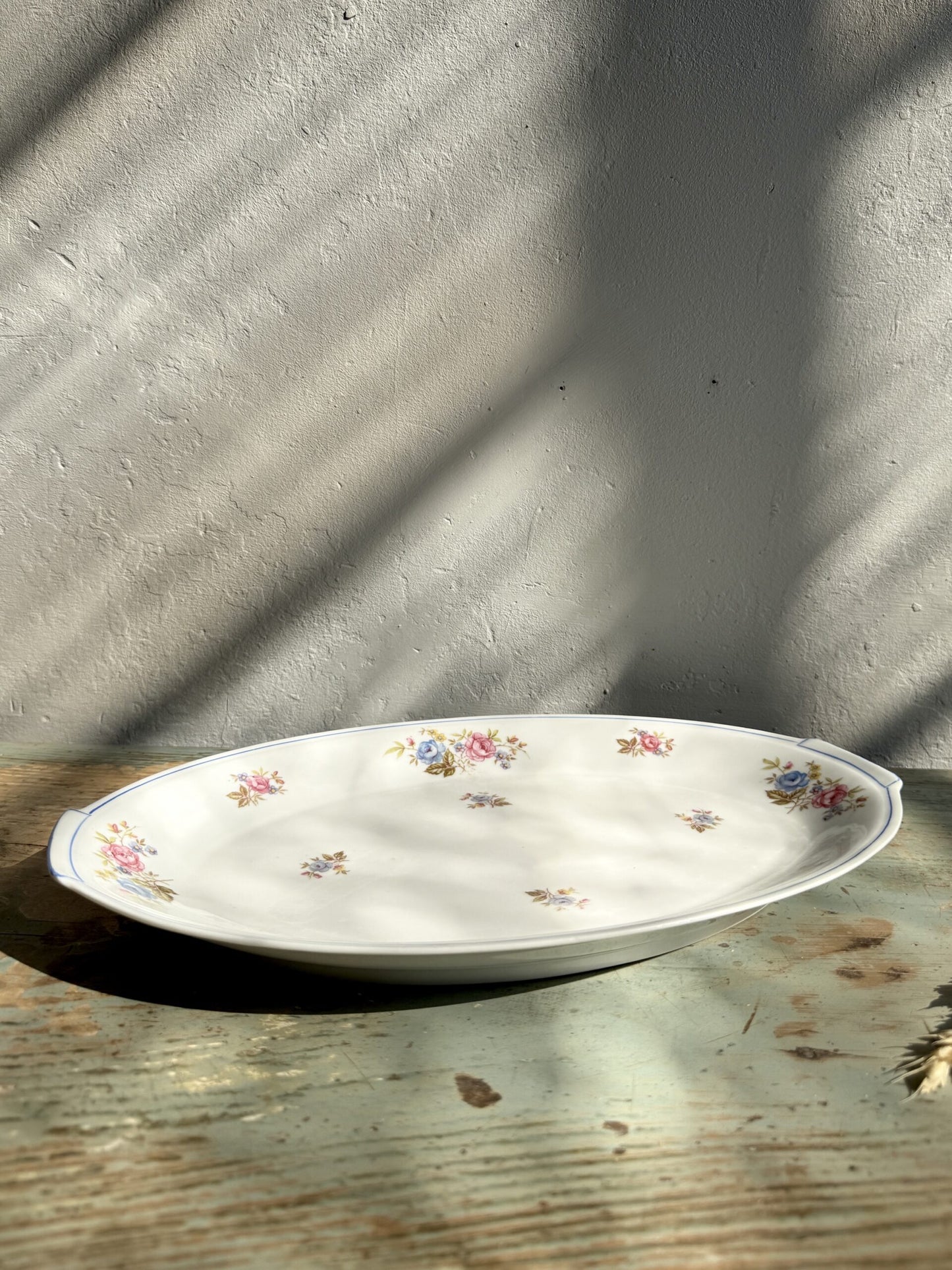 Plat ovale en porcelaine de Châtres-sur-Cher