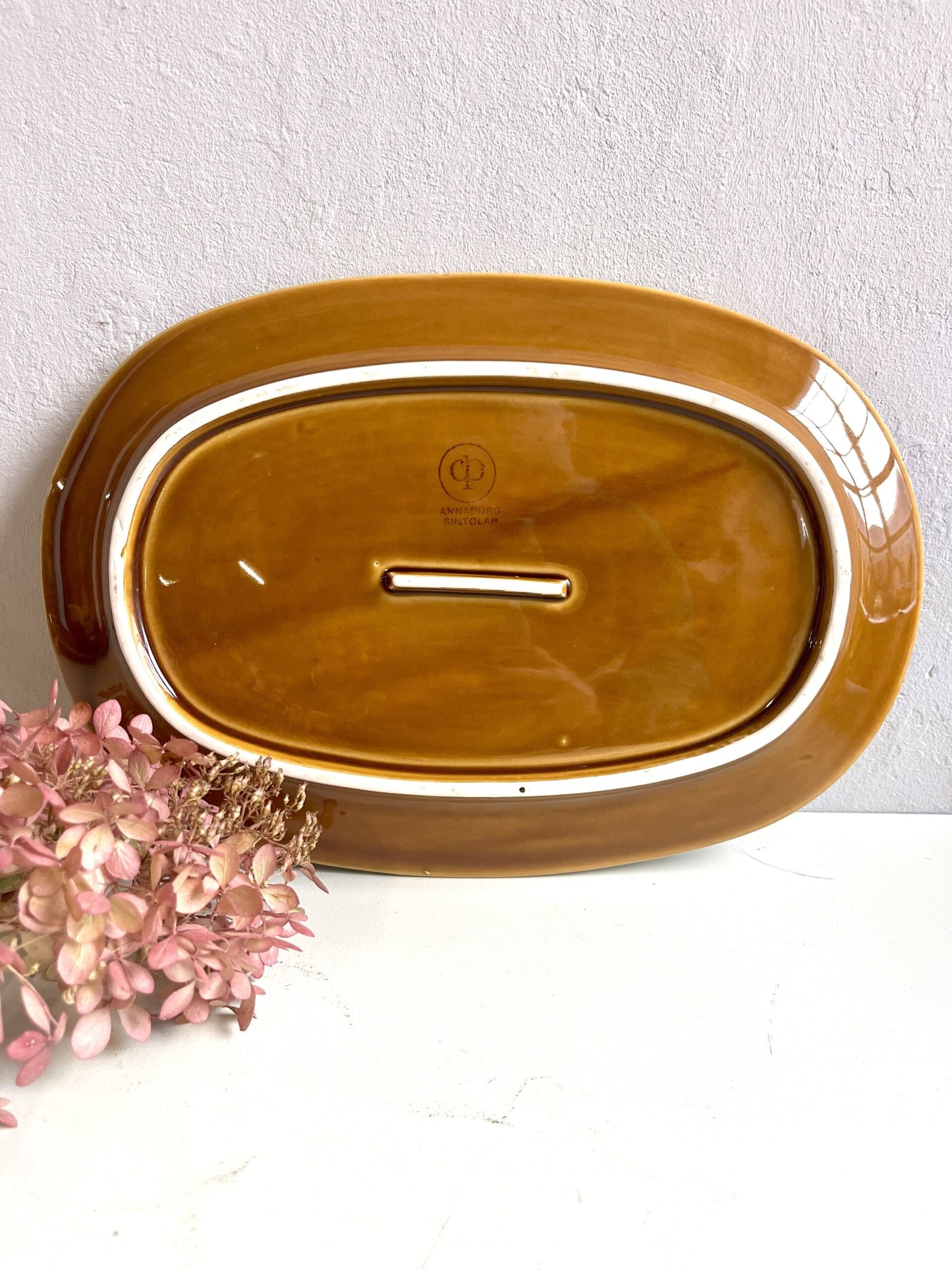 Plat de présentation moyen modèle