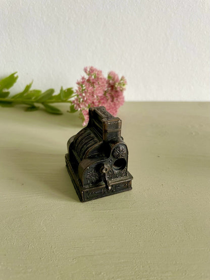 Taille-crayons vintage en métal