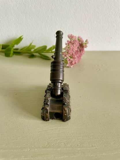 Taille-crayons vintage en métal