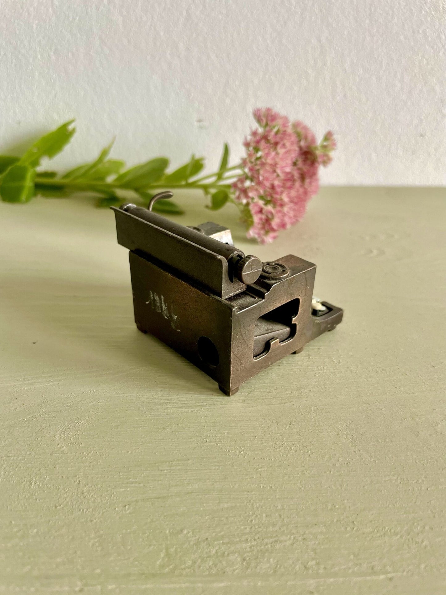 Taille-crayons vintage en métal