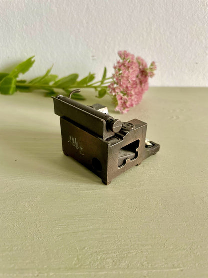 Taille-crayons vintage en métal