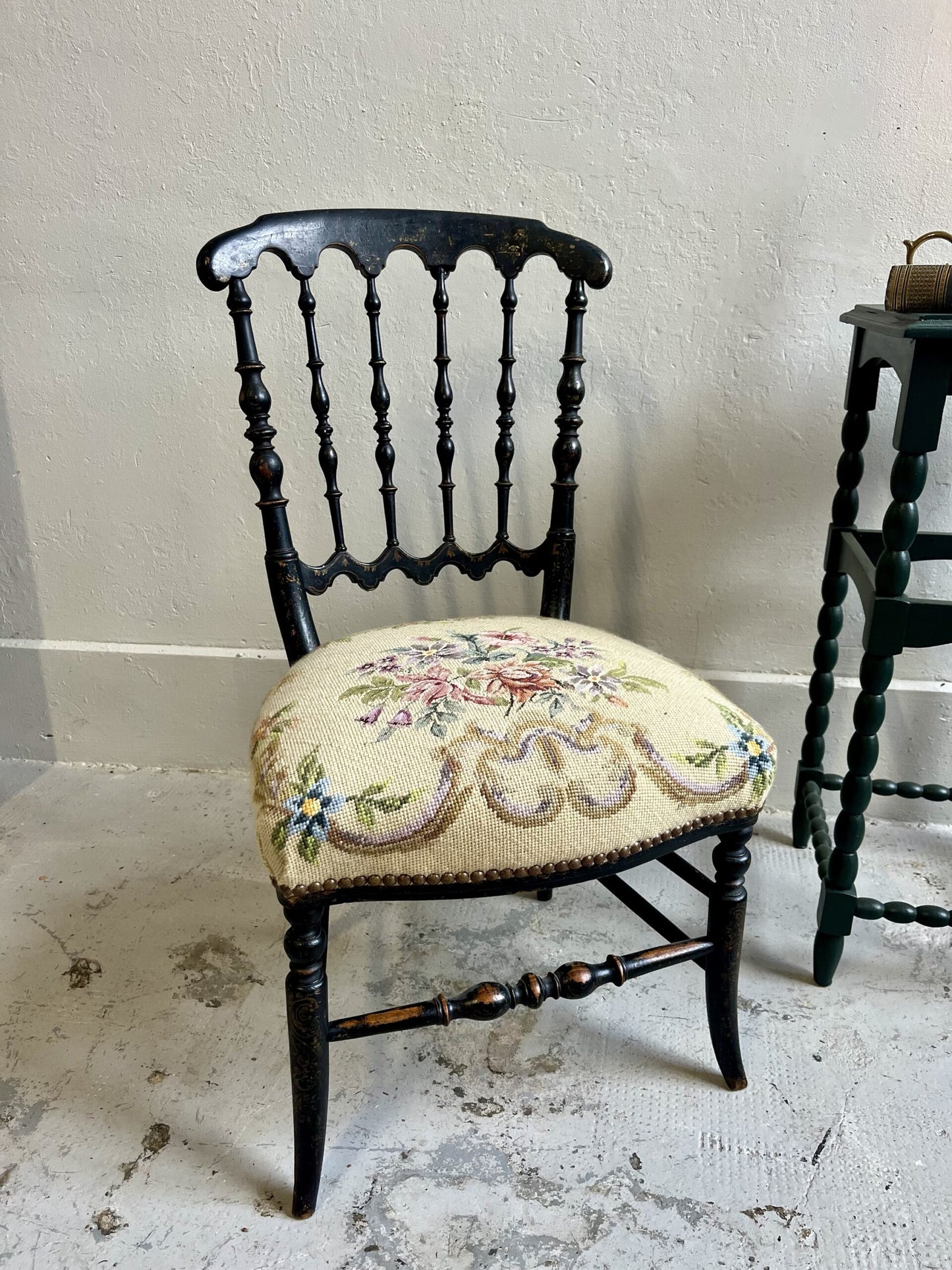 Chaises brodées fleurs