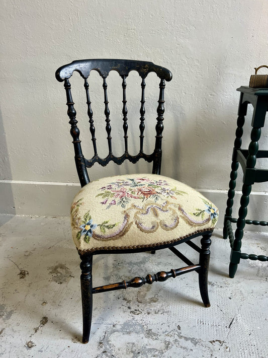Chaises brodées fleurs