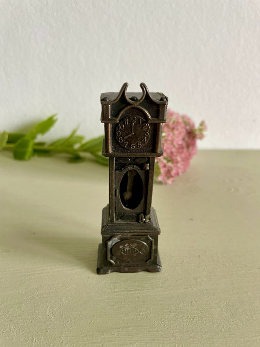 Taille-crayons vintage en métal