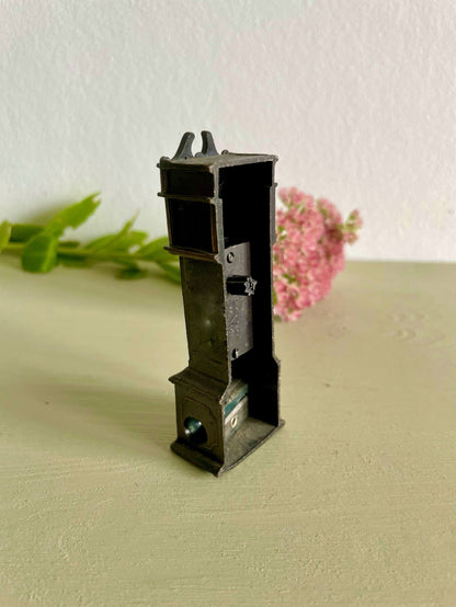 Taille-crayons vintage en métal