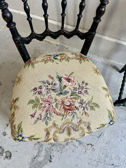 Chaises brodées fleurs