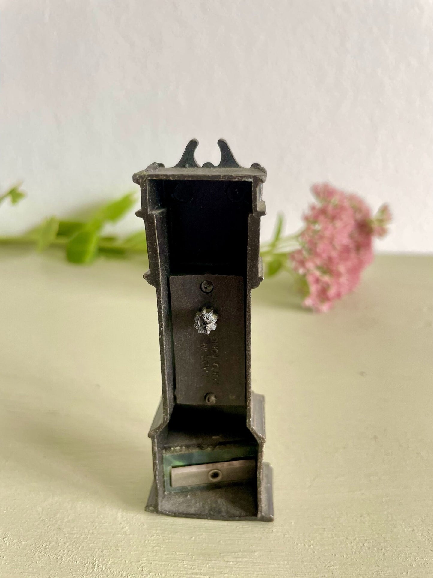 Taille-crayons vintage en métal