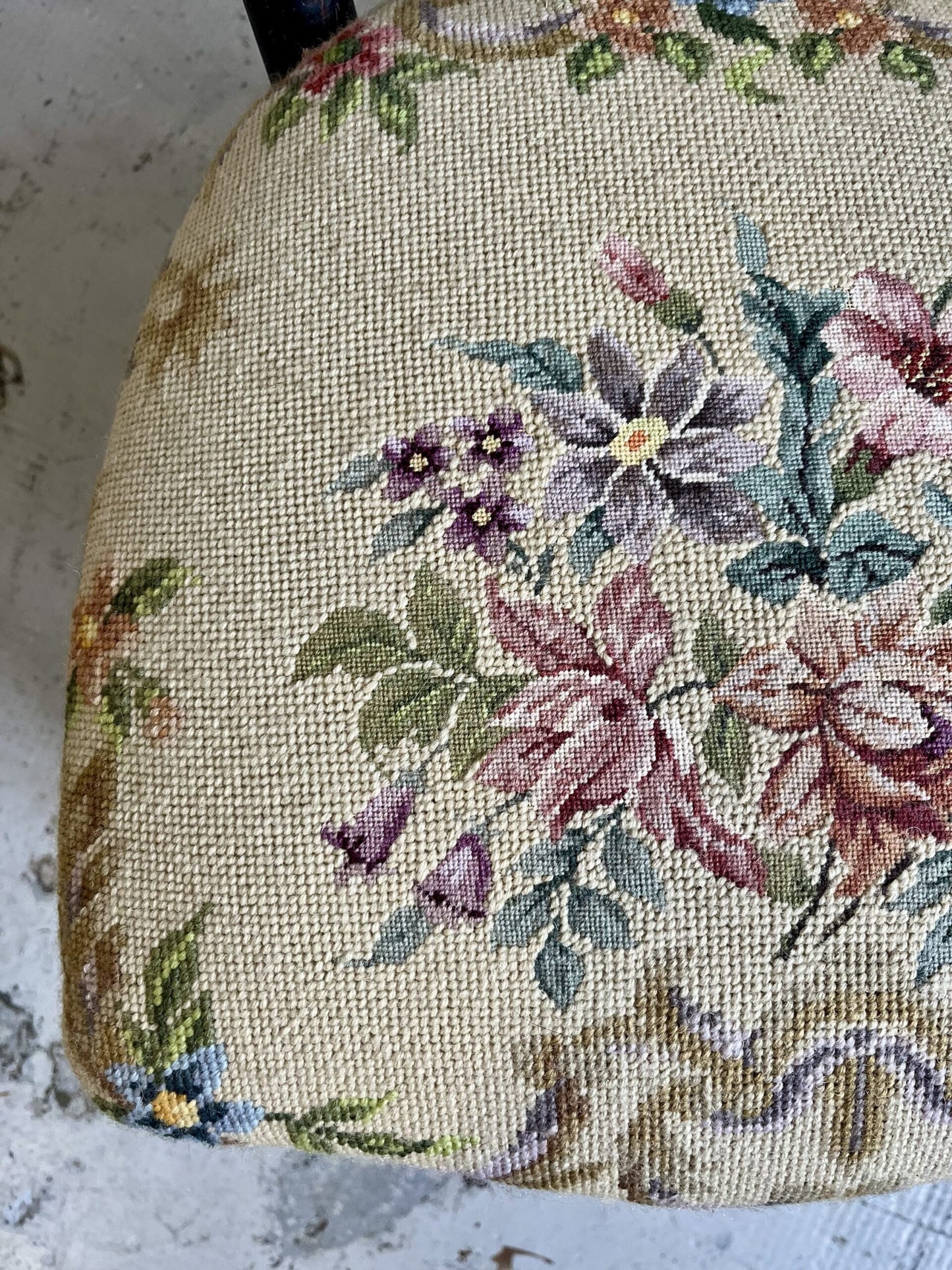 Chaises brodées fleurs