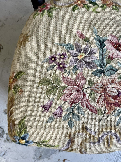 Chaises brodées fleurs