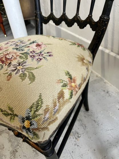 Chaises brodées fleurs