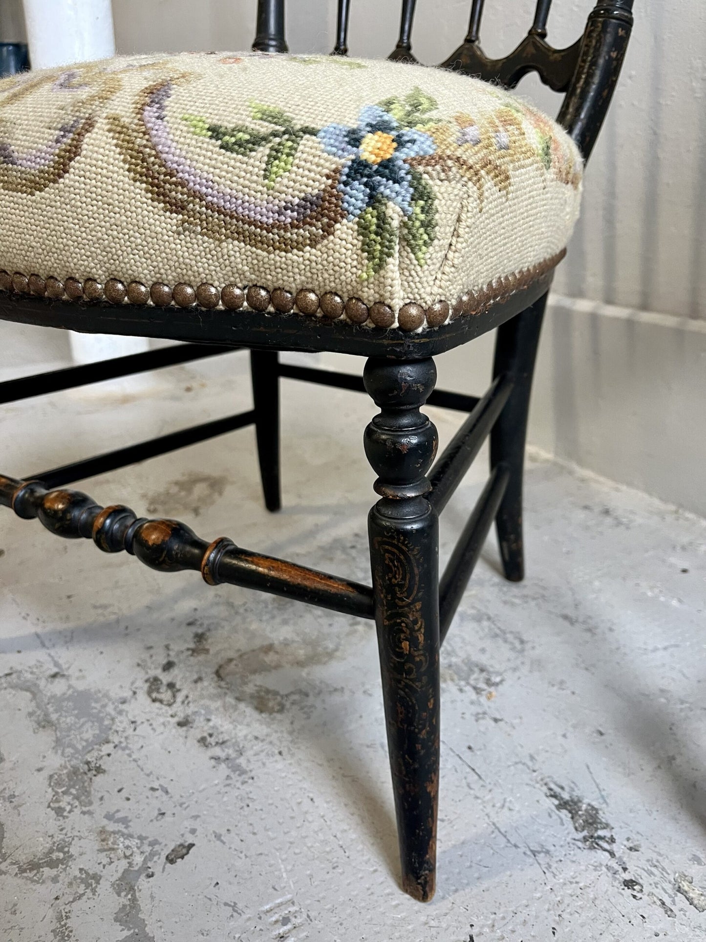 Chaises brodées fleurs