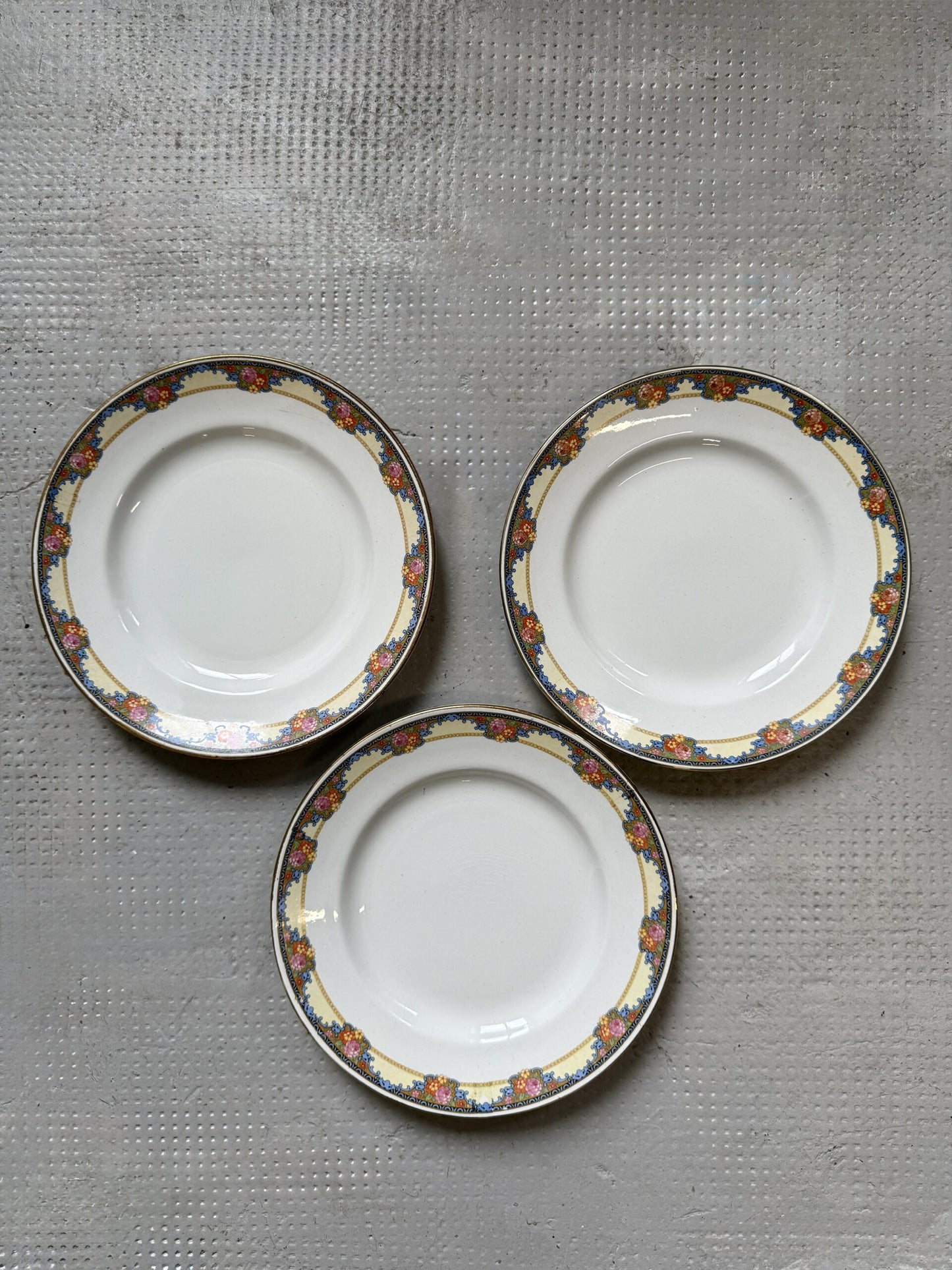 3 assiettes semi-creuses Saint-Amand
