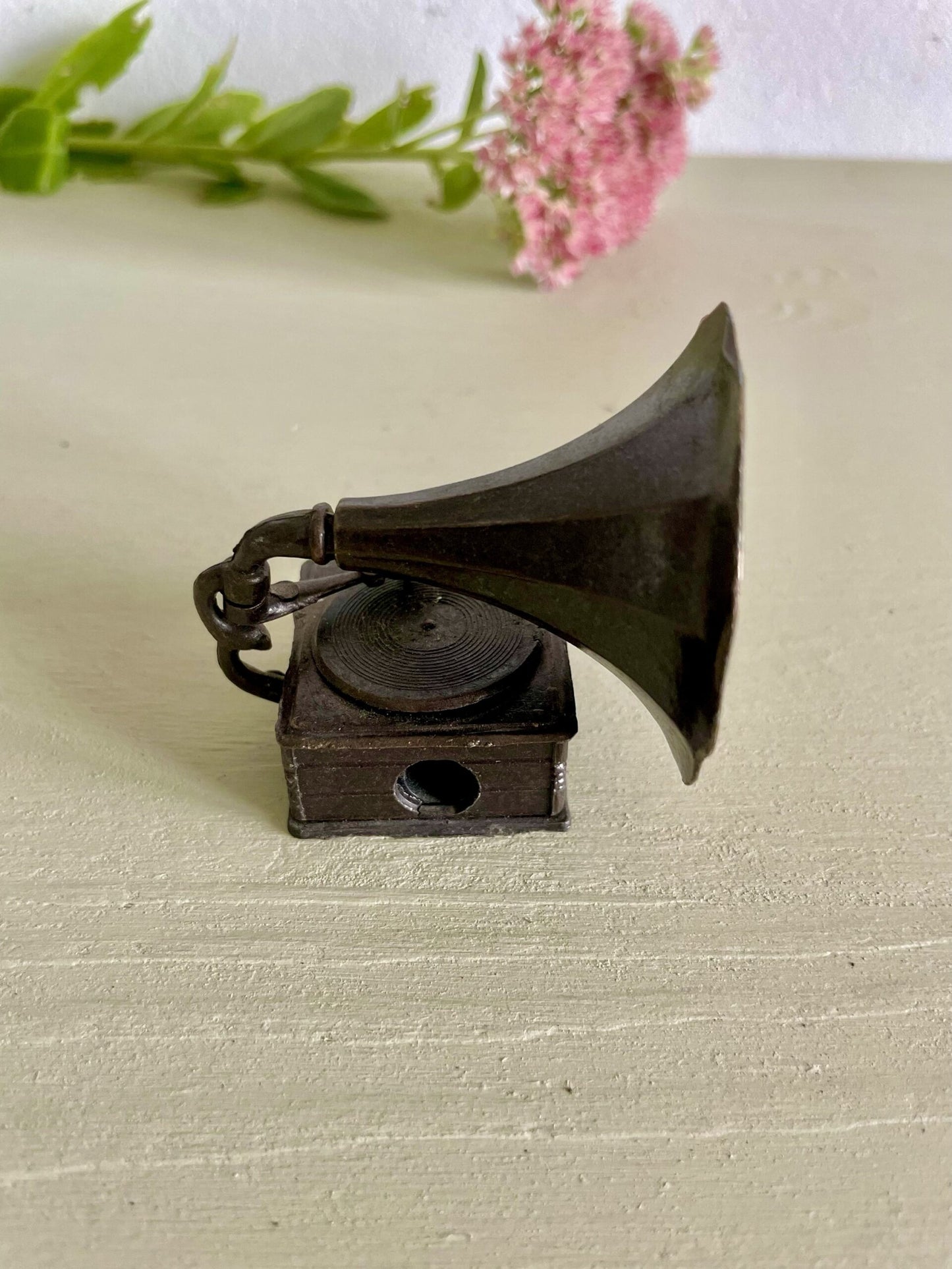 Taille-crayons vintage en métal