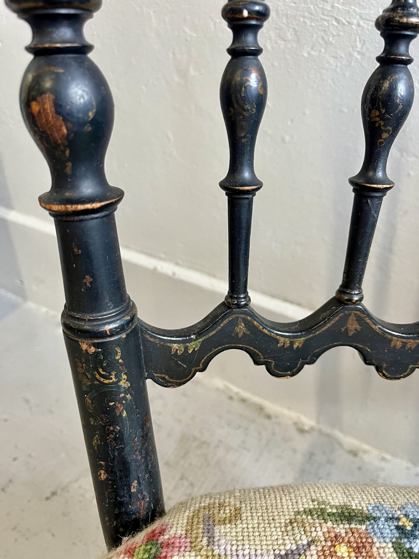 Chaises brodées fleurs