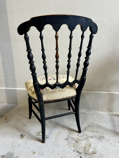 Chaises brodées fleurs