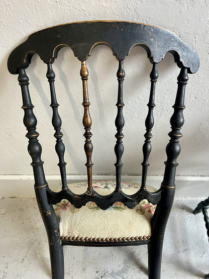 Chaises brodées fleurs