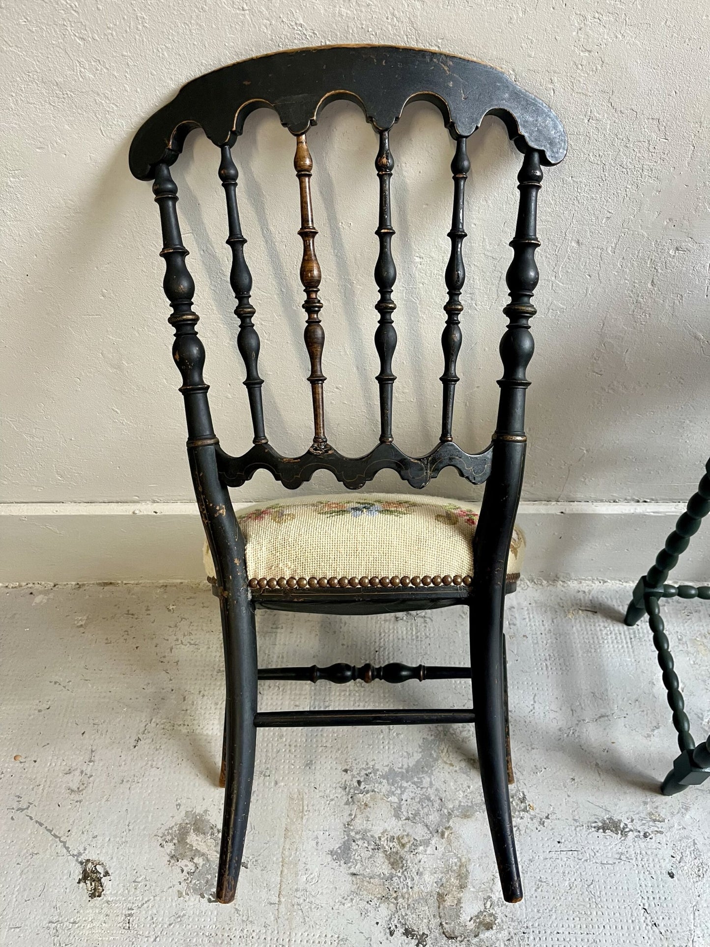 Chaises brodées fleurs