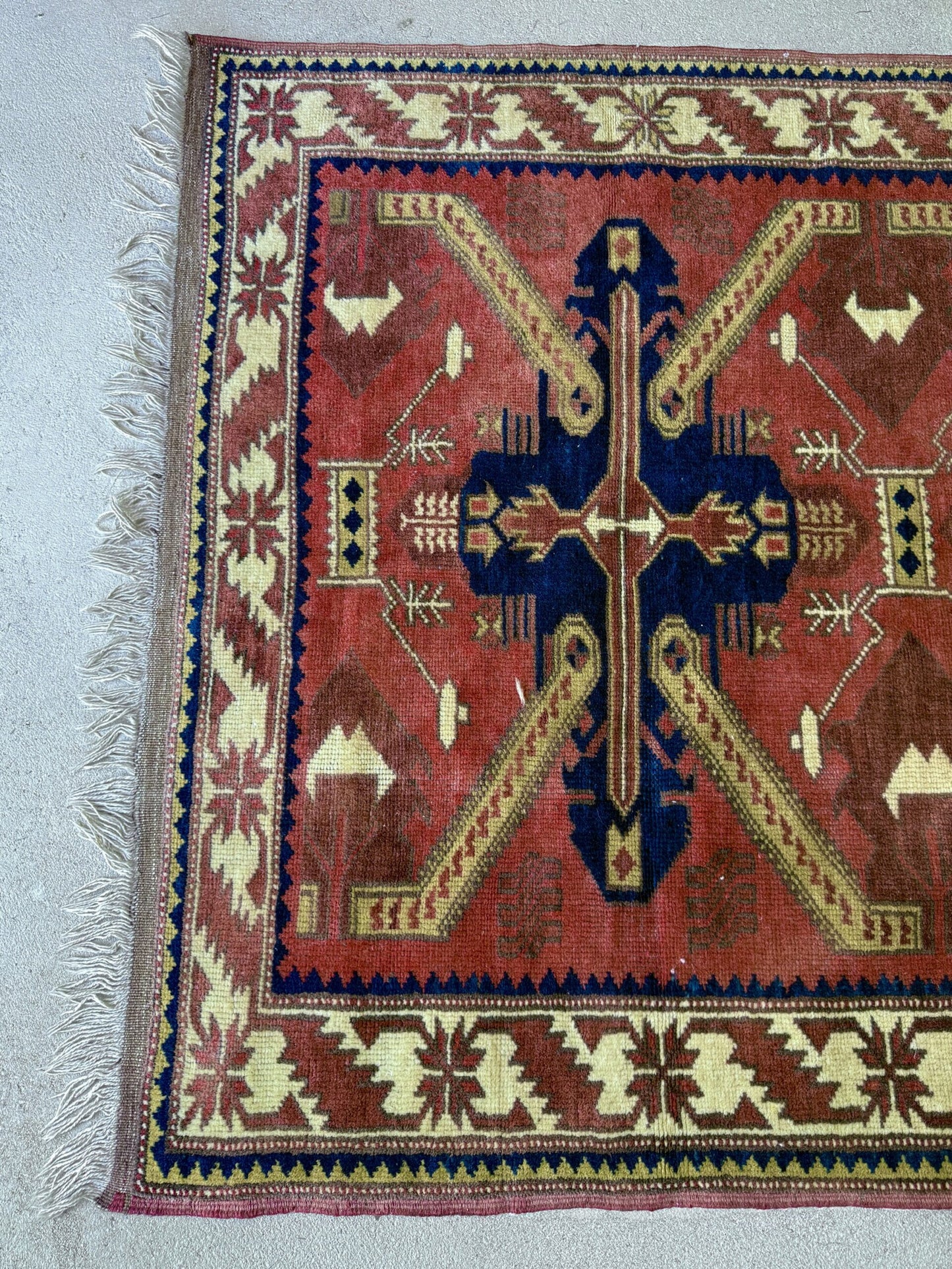 Tapis persan rouge vintage