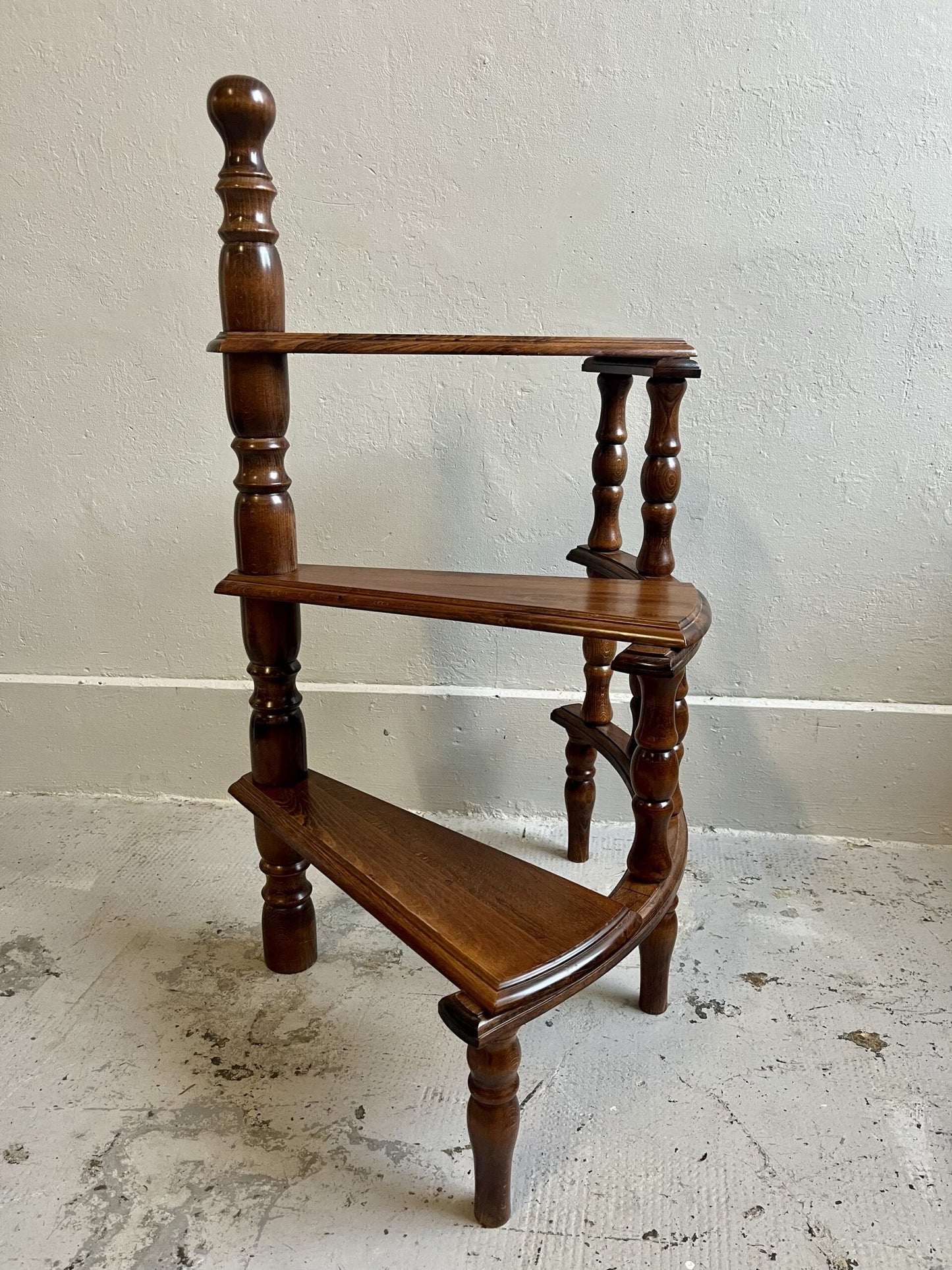 Escalier de bibliothèque ancien