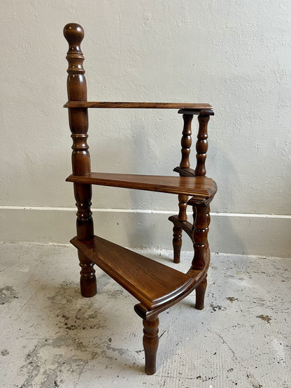 Escalier de bibliothèque ancien