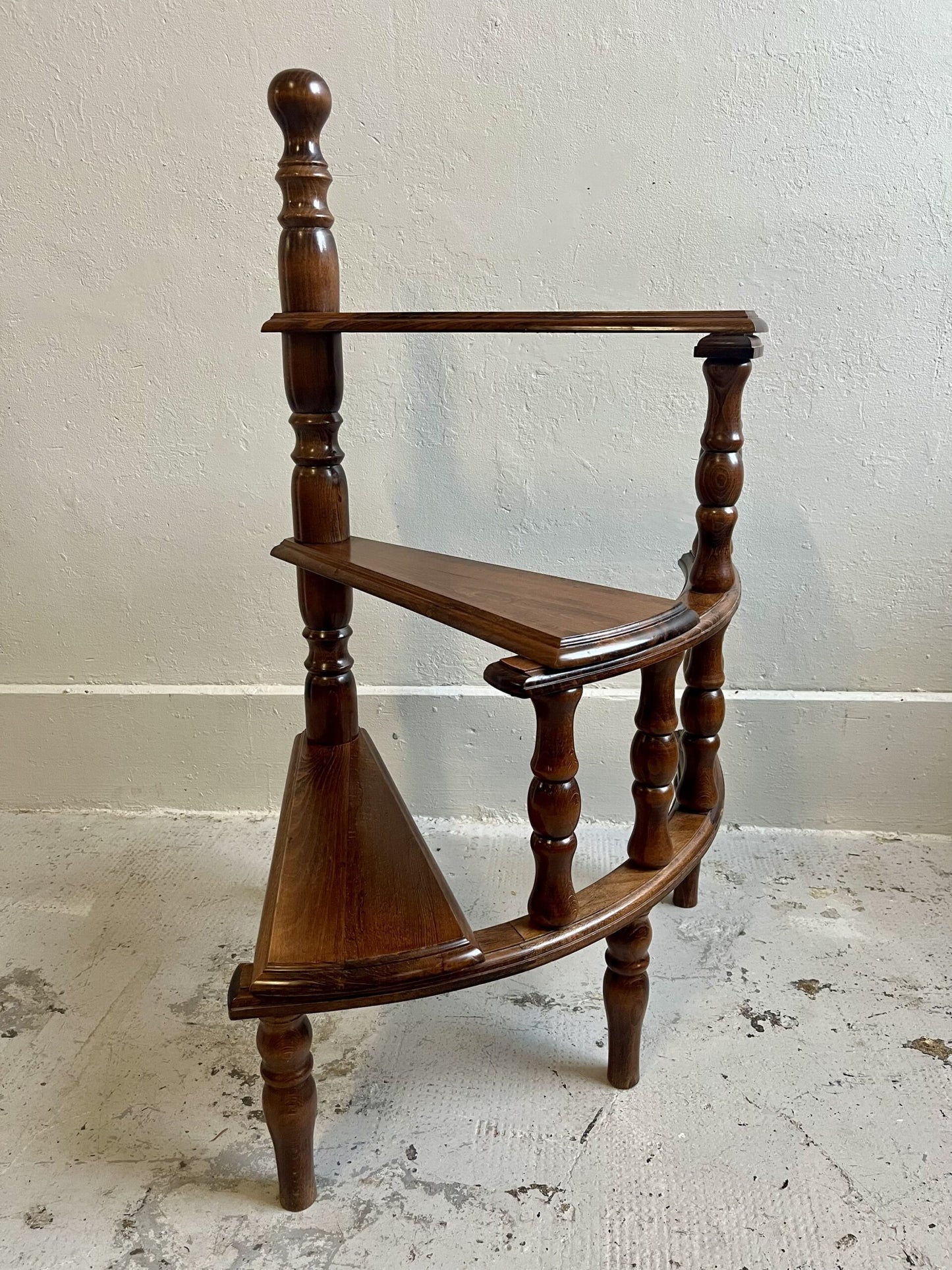 Escalier de bibliothèque ancien