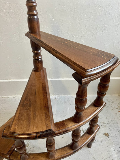 Escalier de bibliothèque ancien