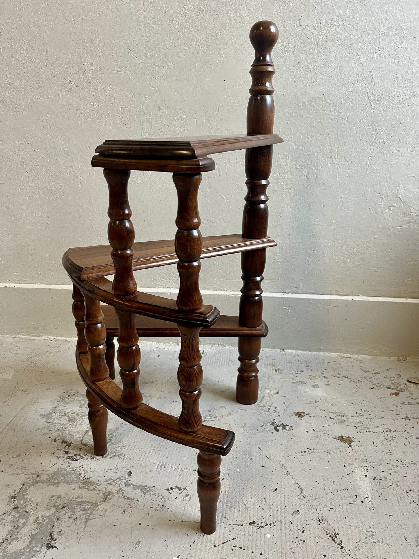 Escalier de bibliothèque ancien