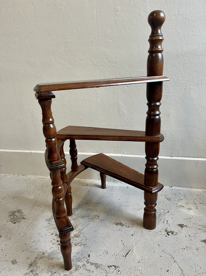 Escalier de bibliothèque ancien