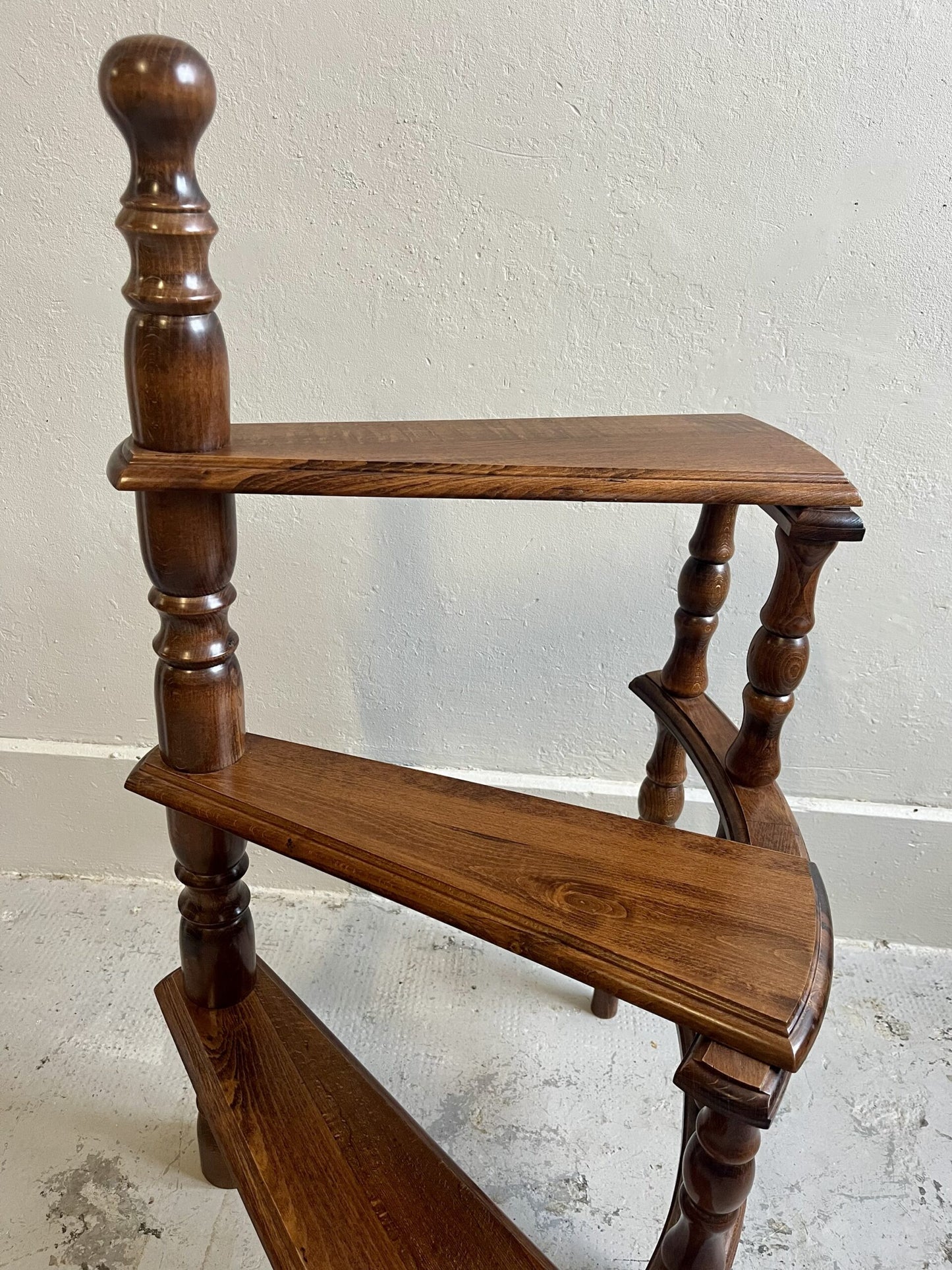 Escalier de bibliothèque ancien