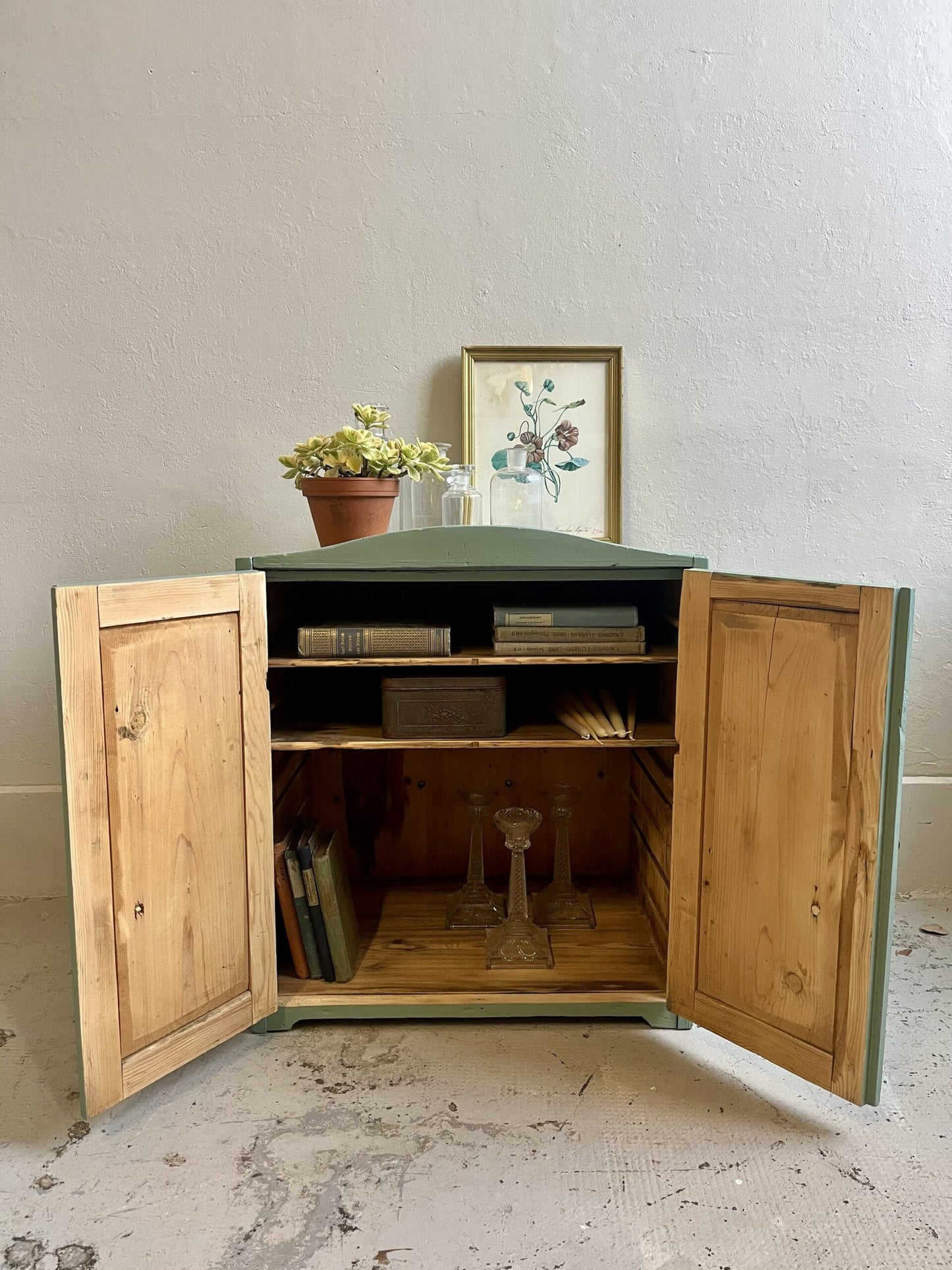 Armoire style armoire à pharmacie