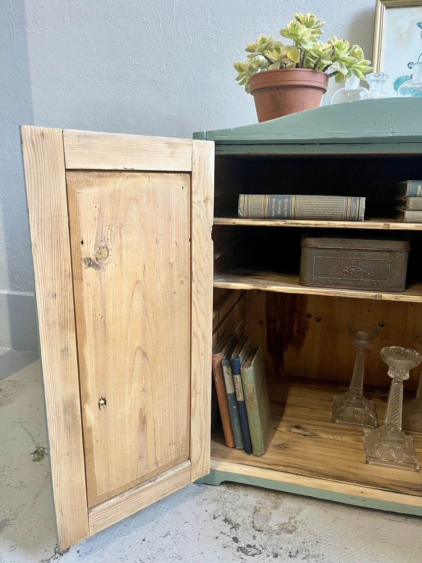 Armoire style armoire à pharmacie