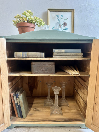 Armoire style armoire à pharmacie