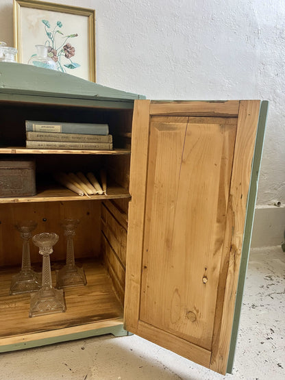 Armoire style armoire à pharmacie