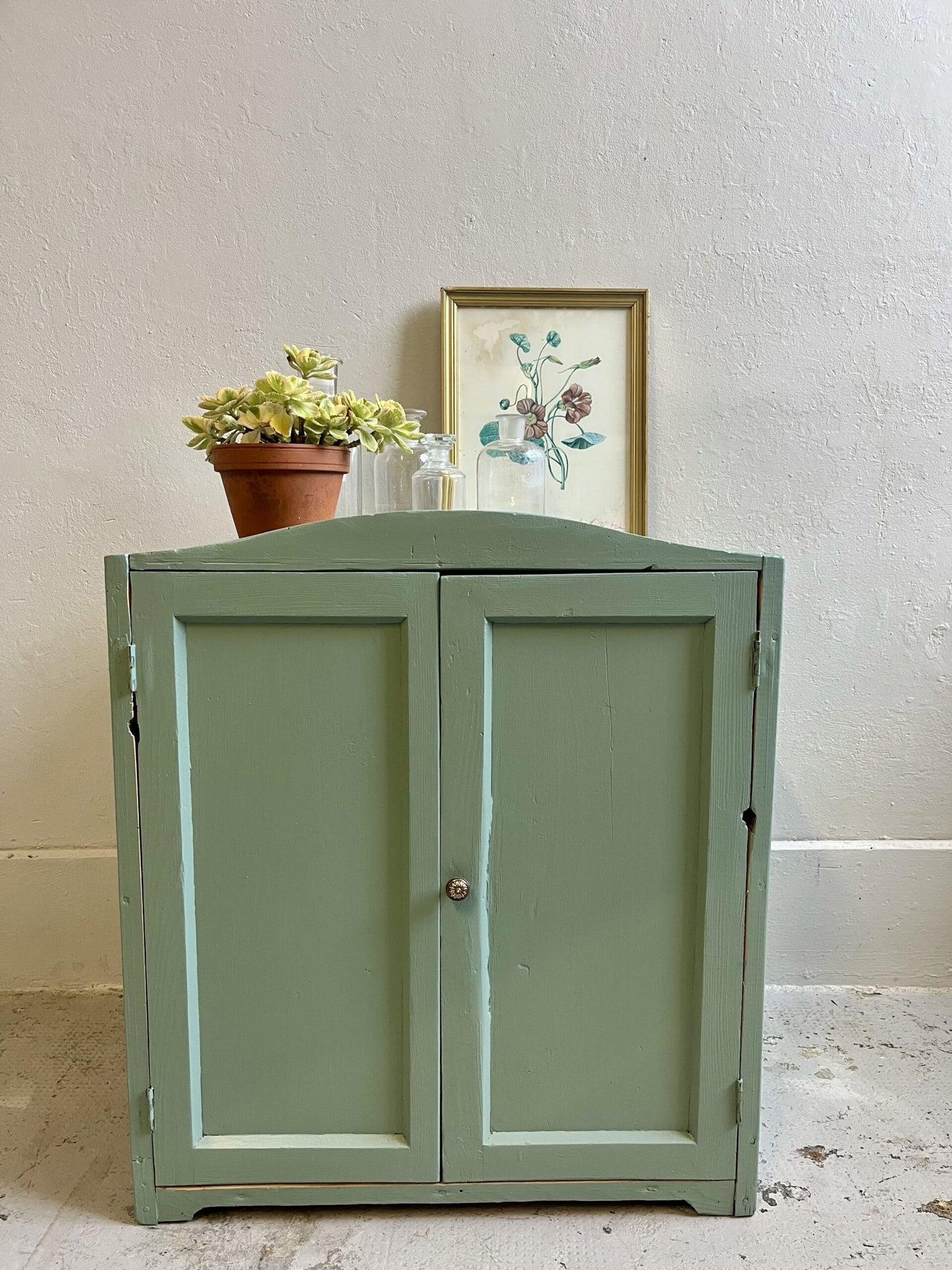 Armoire style armoire à pharmacie