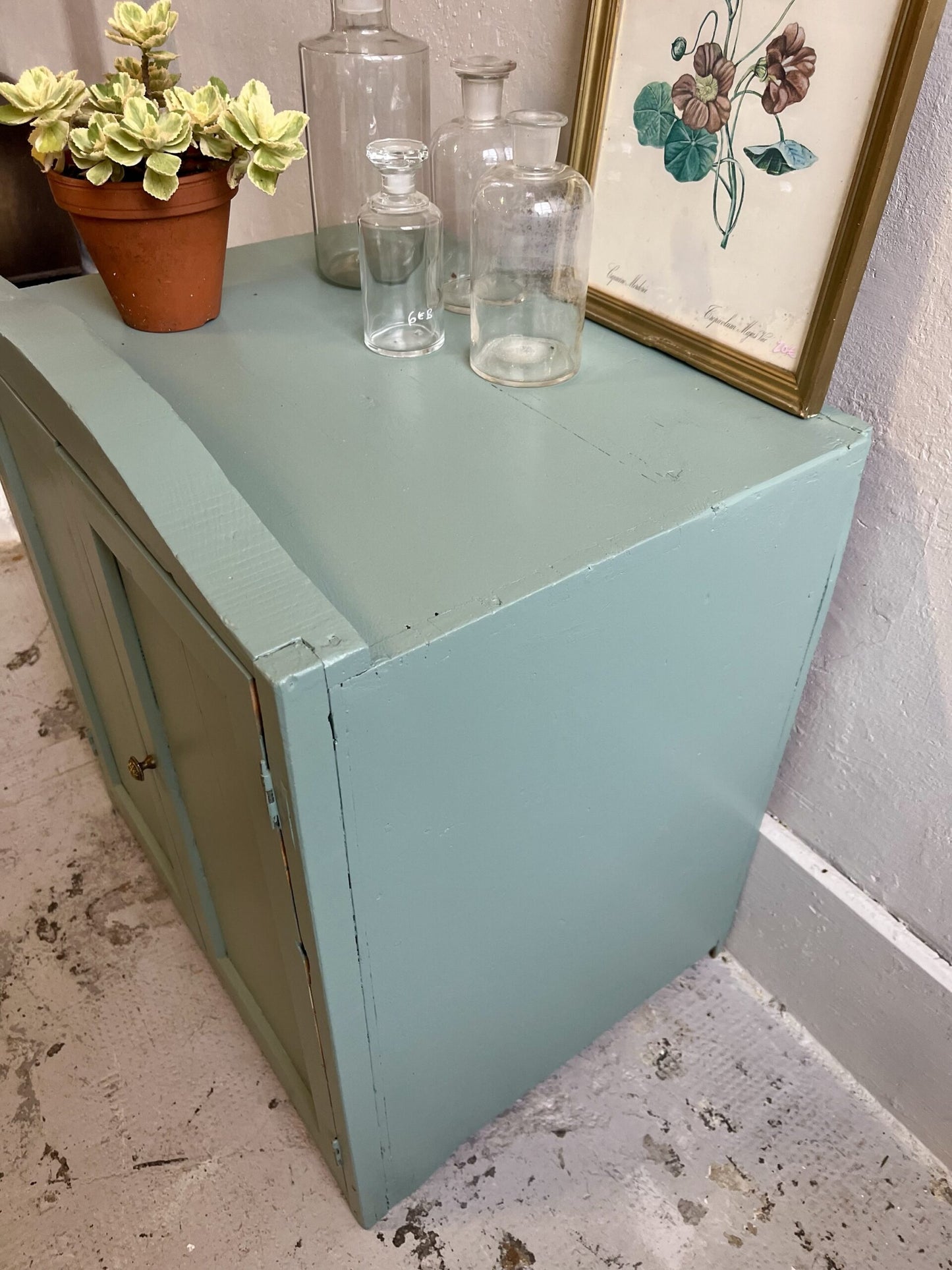 Armoire style armoire à pharmacie